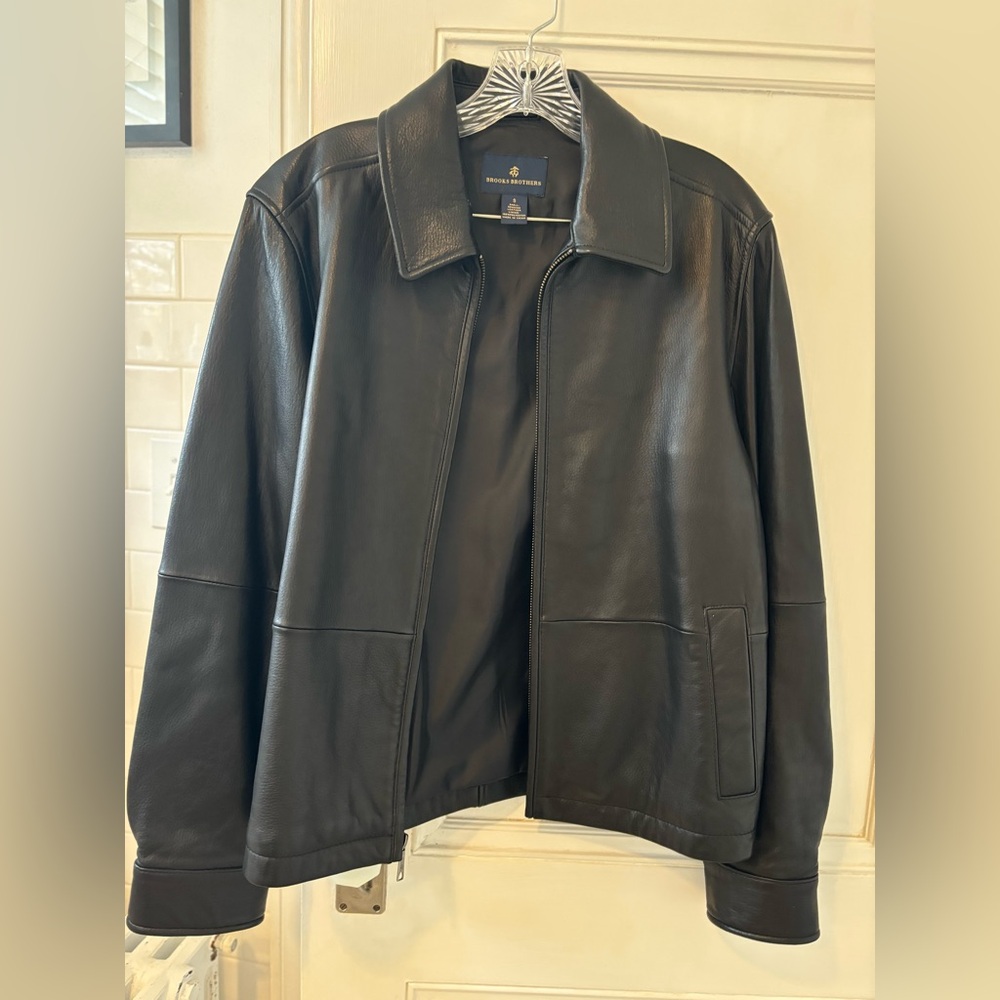 NWOT Brooks Brothers black leather bomber jacket. Men’s small.